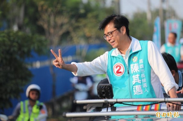 民進黨高雄市長候選人陳其邁掃街拜票。（資料照）
