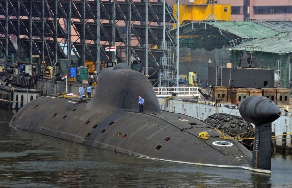 印度首艘國造核子潛艇「殲敵者號(INS Arihant)」,忘了關艙蓋造成海水倒灌,已10個月無法航行。(路透)