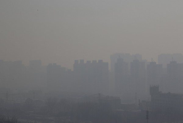 中國霧霾導致空氣品質嚴重惡化。（路透）　