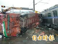 育林國中畢業旅行車禍釀4死。（資料照）