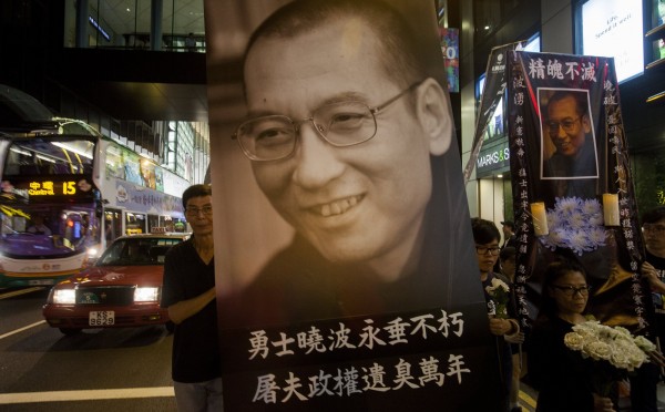 劉曉波死後,中國當局仍然展開審查,禁止相關文章出現。(歐新社)
