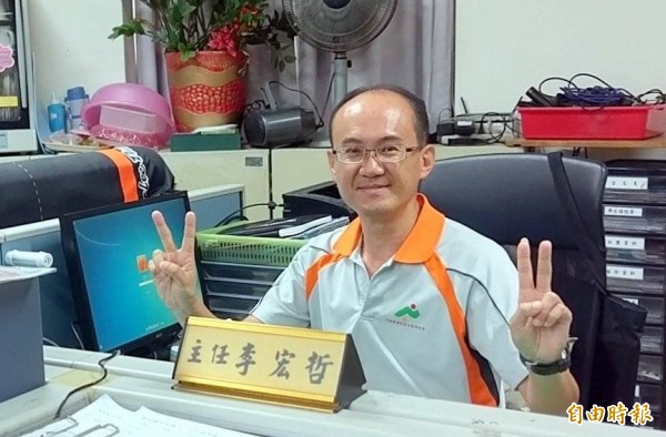 南投市平和國小英文老師李宏哲,對於獲邀與波蘭總統喝下午茶一事,迄今仍覺得好像在作夢。(記者謝介裕攝)