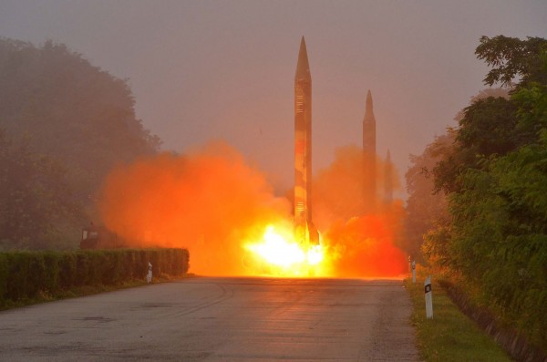 南韓國防部今日表示,北韓最高領導人金正恩上任5年以來,已經發射31枚飛彈,耗資1100億韓元(約合新台幣31億元)。(法新社)