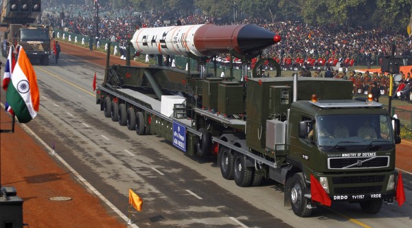 圖為2012年印度閱兵展示烈火4型（Agni-IV）洲際彈道飛彈。（美聯社）