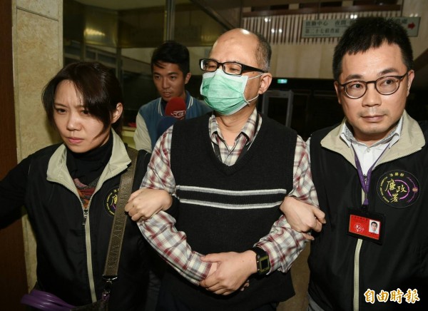 三總醫師林俊杰(中)移送北檢複訊。(記者方賓照攝)