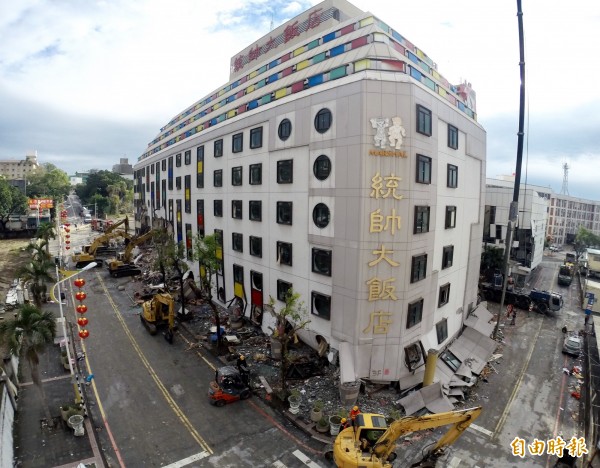 統帥大飯店(見圖)在0206花蓮大地震中塌陷,釀成一名員工死亡,建築師今天獲緩起訴1年處分,並需支付公庫50萬元。(資料照)