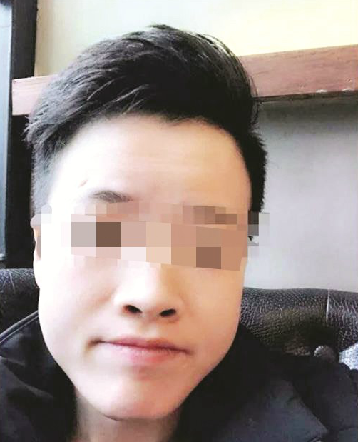 中國1名29歲的陳姓女子，因為長相、聲音中性，且畢業後找不到工作，從2013年開始在網路上女扮男裝詐騙。（圖翻攝自《楚天都市報》）