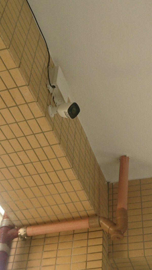 新北鷺江國小老師劉芳君帶學生參觀鄭南榕紀念館後,控教室被裝監視器。(圖由劉芳君老師提供)