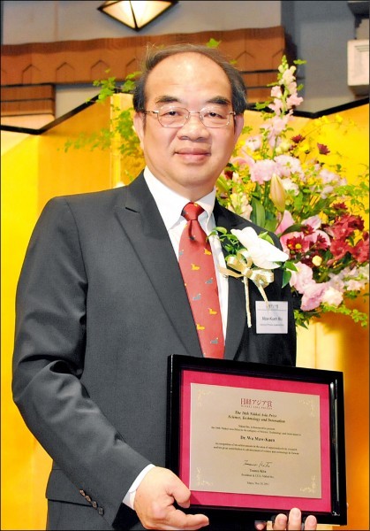 行政院昨晚召開記者會公布新任教育部長人選,由曾獲諾貝爾物理獎提名的中研院院士吳茂昆出任。(中央社檔案照)
