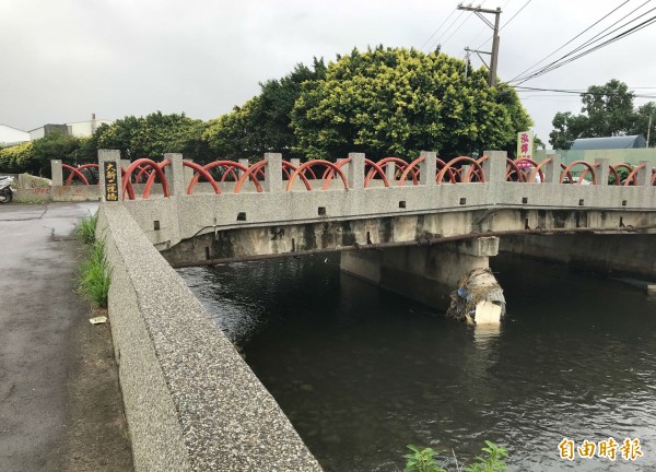 市府執行「埔心溪幹線大新三號橋至新莊一號橋排水路拓寬工程」河道要拓寬到25公尺。（記者陳昀攝）