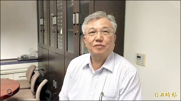 成功大學主秘李俊璋澄清表示，成大並未接受民間委託進行高雄市長選舉相關的民意調查。（記者劉婉君攝）