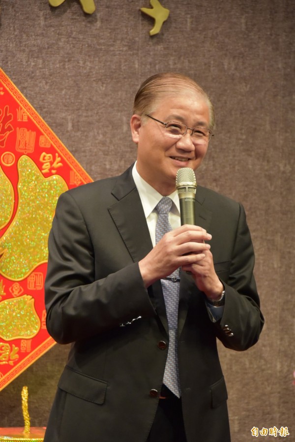前台大校長楊泮池出席今年的台大新春團拜,未對校長遴選發表感言,但感謝行政團隊支撐校務,希望一切雨過天晴。(記者吳柏軒攝)
前台大校長楊泮池出席今年的台大新春團拜,未對校長遴選發表感言,但感謝行政團隊支撐校務,希望一切雨過天晴。(記者吳柏軒攝)
