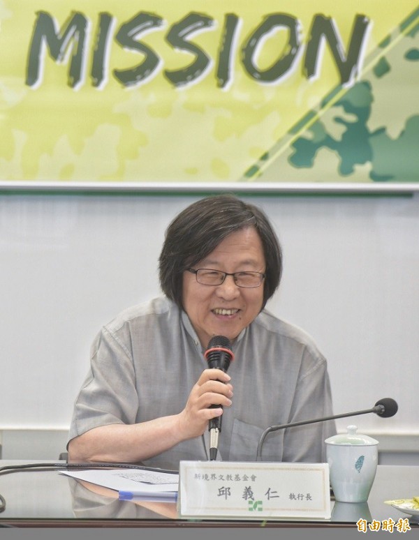 民進黨中央黨部19日舉行「民主密訓」課程第二堂,邀請新境界文教基金會執行長邱義仁以「民進黨的茁壯~從街頭走向議會」為題替黨工授課。(記者黃耀徵攝)