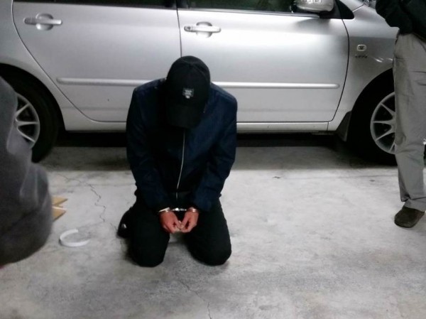 嫌犯許志銘曾下跪認罪。(翻攝資料照)