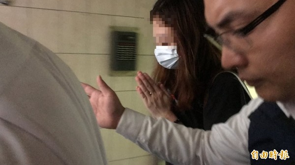 死者女兒。(記者鄭景議攝)