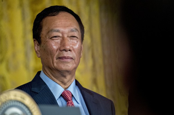 鴻海集團董事長郭台銘投資美國威斯康辛州，除了設立面板廠以外，還可能跨足NBA球隊贊助。（彭博社）