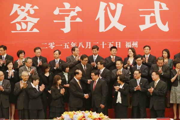 25日下午,兩岸兩會完成《兩岸租稅協議》簽署。經濟民主連合表示,台灣支付的薪資會被中國視為「逃漏稅」,且國稅局貿然將資料交給中國,將使台灣勞工陷入險境。(中央社)