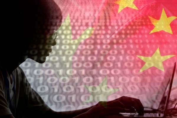 中国网军已被证实干预我国内政与选情,PTT网友研发程式反制。(本报合成照)