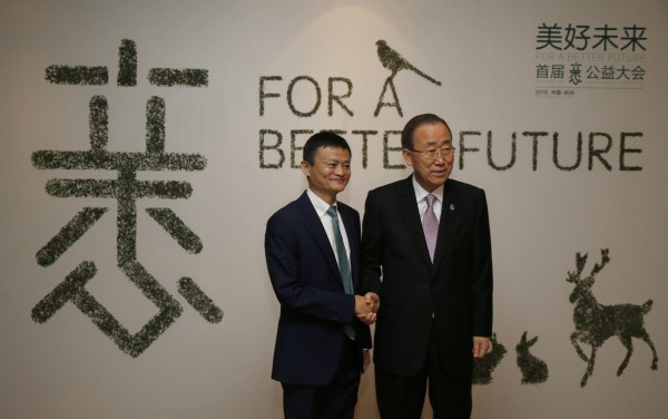 馬雲參加全球XIN公益大會,解釋他為何捐賑雲南地震時捐了100萬,而捐賑日本地震捐了300萬。(路透)