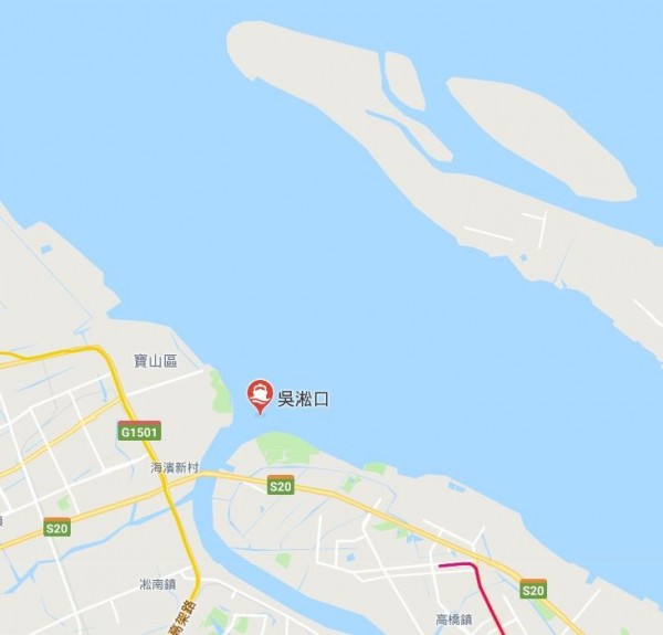 中國上海的吳淞口水域在今日（7月15日）發生一起兩船相撞的事故，導致一艘船沉沒，船上13人落水，上海當局獲報後緊急出動人力參與搜救，目前僅3人獲救，尚有10人失蹤。（圖擷取自Google Maps）