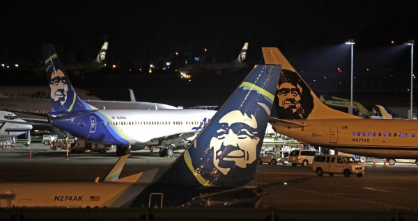 阿拉斯加航空一架客機遭地勤劫機後墜毀。(美聯社)
