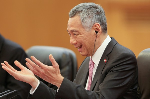 新加坡總理李顯龍近日表示，已準備好在幾年後下台，並透露人選可能已在內閣，只是目前對於接班人選是誰，他表示還有待決定。（路透）