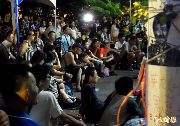 2015年夏天曾爆發課綱爭議,教育部前庭被學生與民眾佔領。(資料圖 記者朱沛雄攝)