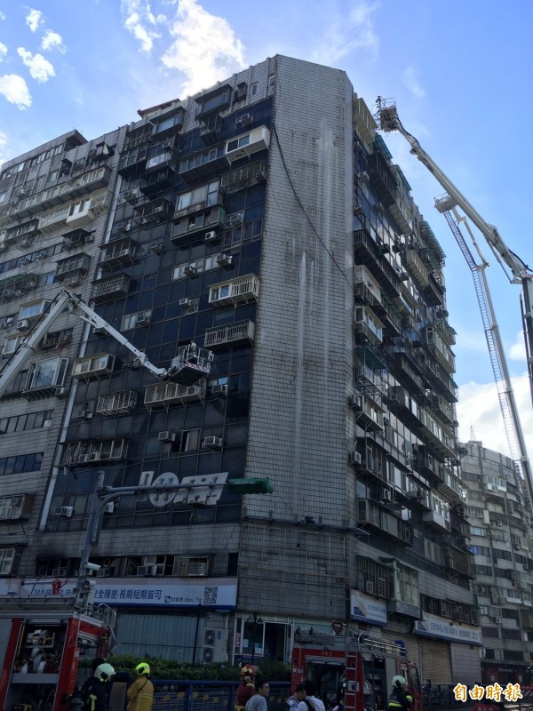 台北市新生北路與錦州街口的錦新大樓。(記者劉慶侯攝) 台北市新生北路與錦州街口的錦新大樓。(記者劉慶侯攝)