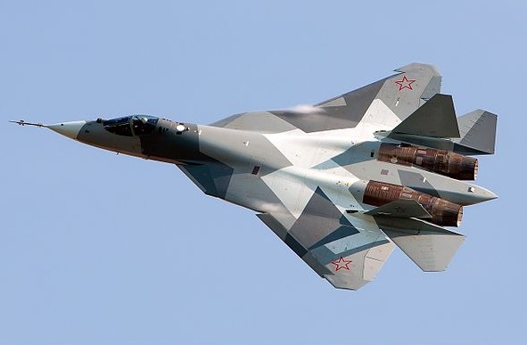「蘇-57」是俄羅斯空天軍首架匿蹤戰機,最大巡航速度為每小時2600公里。(維基百科)