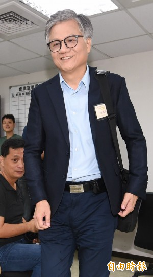 無 黨籍 候選人 々 蕚 洋 表示, 台北市 長 柯文氏 若 改正 思想 將會 是 不錯 的 總統 人選, 請 大家 把 台北市 長 選票 投 給 他, 由 他 來 訓練 柯文氏 總 總統! (記者 朱沛雄 攝) 無 黨籍 候選人 々 蕚 洋 表示, 台北市 長 柯文氏 若 改正 思想 將會 是 不錯 的 總統 人選, 請 大家 把 台北市 長 選票 投 給 他, 由 他 來 訓練 柯文氏 總 總統! (記者 朱沛雄 攝)