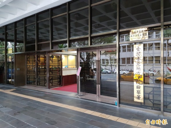 老字號零食餅乾大廠「掬水軒」,1999年第二代董座柯德勝病逝後,董娘、第3代兄妹陷入爭產、掏空,纏訟20年,去年1月第3代次子柯俊材去年1月召開股東會,選任現任董監事會,妹妹柯玫岑認為股東會不合法,訴請撤銷股東會決定,台北地院審理後,今判柯玫岑敗訴。(資料照,記者謝君臨攝) 老字號零食餅乾大廠「掬水軒」,1999年第二代董座柯德勝病逝後,董娘、第3代兄妹陷入爭產、掏空,纏訟20年,去年1月第3代次子柯俊材去年1月召開股東會,選任現任董監事會,妹妹柯玫岑認為股東會不合法,訴請撤銷股東會決定,台北地院審理後,今判柯玫岑敗訴。(資料照,記者謝君臨攝)