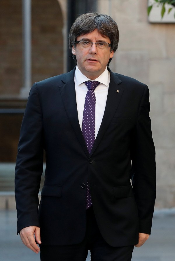 加泰隆尼亞主席普伊格蒙特（Carles Puigdemont）表示，如果西班牙政府收回加泰隆尼亞自治權，將正式提出獨立宣言，脫離西班牙統治。（路透資料照）