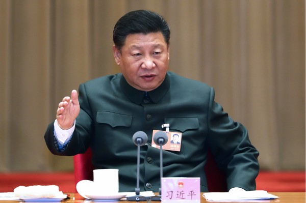 习近平在修宪完成后,随即要求军警成为「宪法的忠实崇尚者」。(美联社)