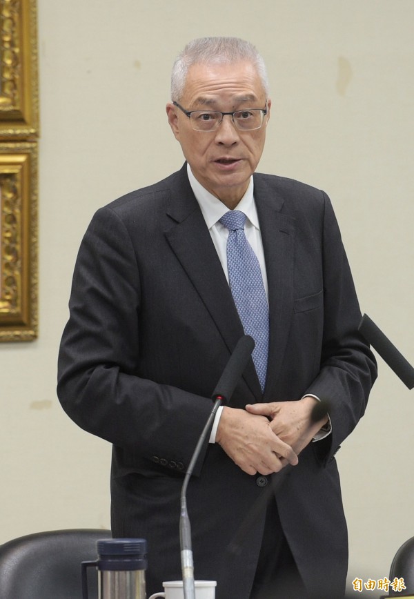 國民黨最近舉辦一連串擴大紀念蔣經國活動,遭外界質疑,黨主席吳敦義今早出席國民黨紀念蔣經國逝世30週年大會前受訪表示,任何一個人都是有感情的,要飲水思源,「難道我們要無君、無父、無國、無家嗎?」(資料照,記者張嘉明攝) 國民黨最近舉辦一連串擴大紀念蔣經國活動,遭外界質疑,黨主席吳敦義今早出席國民黨紀念蔣經國逝世30週年大會前受訪表示,任何一個人都是有感情的,要飲水思源,「難道我們要無君、無父、無國、無家嗎?」(資料照,記者張嘉明攝)