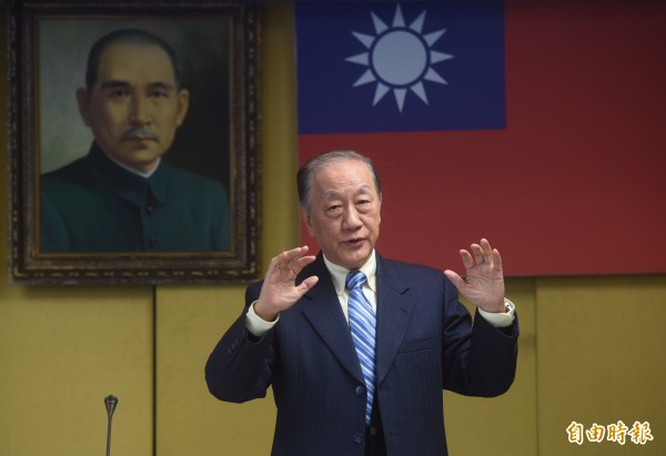 新黨黨主席郁慕明在訪問美國期間拋出震撼彈,表態支持台北市長柯文哲連任,坦言對國民黨太失望,「自己幹起來了,幹嘛呀你們?」(資料照,記者簡榮豐攝)