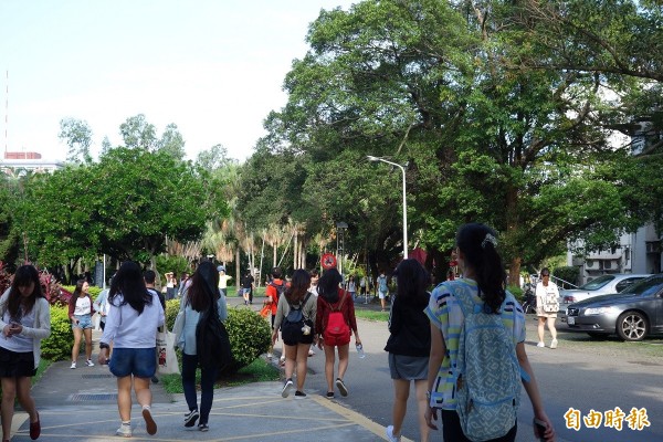婦女新知基金會與台灣性別平等教育協會今天聯合發表聲明批教育部及輔大校方處理性侵案消極被動。(資料照,記者葉冠妤攝)