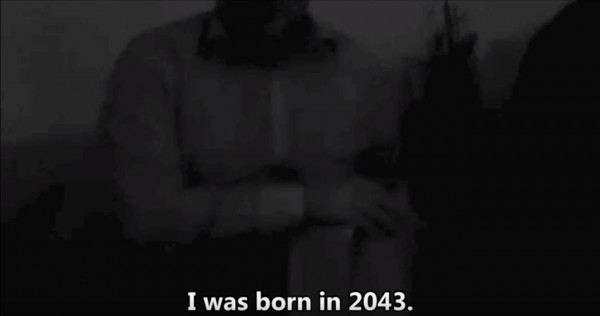 英國1名自稱出生於2043年的男子菲利普斯（Michael Phillips），日前受英國媒體採訪表示，明年北韓將發射核彈，進而觸發將在2020年開始的第三次世界大戰。（圖翻攝自ApexTV YouTube）