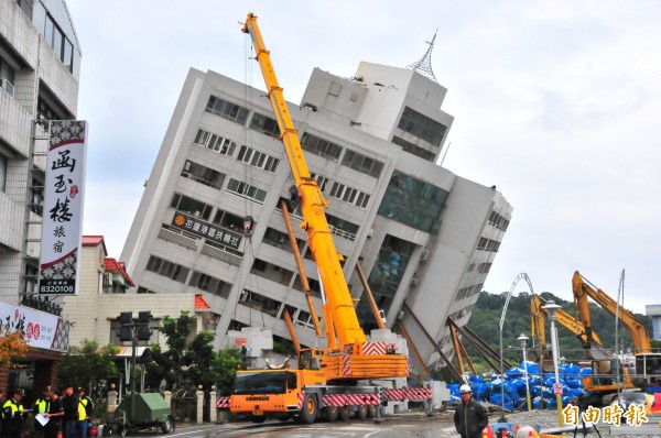 雲翠大樓拆除工作已經開始。（資料照）