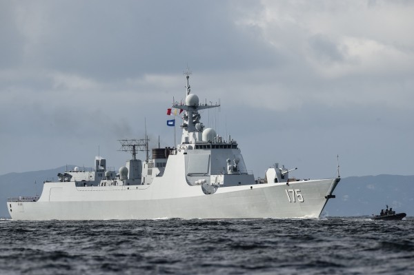 中國海軍長沙號導彈驅逐艦,放棄7月下旬的中俄聯合軍演,我國防部官員透露,原因在於長沙號出現嚴重故障。圖為同型驅逐艦銀川號。(法新社)