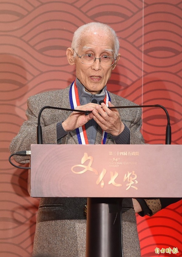 一篇「狼來了」 余光中曾掀鄉土文學論戰