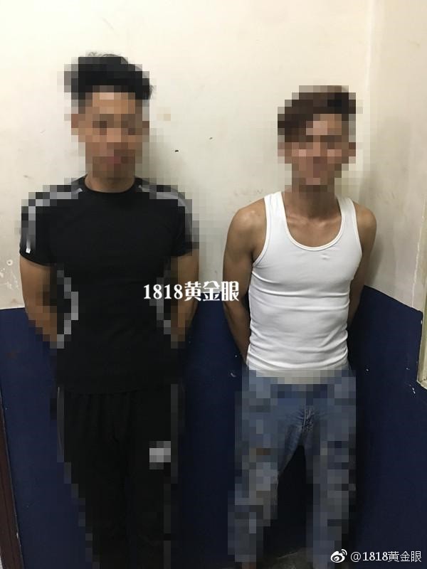 郭男(左)身材比李男(右)結實。(圖擷自微博)