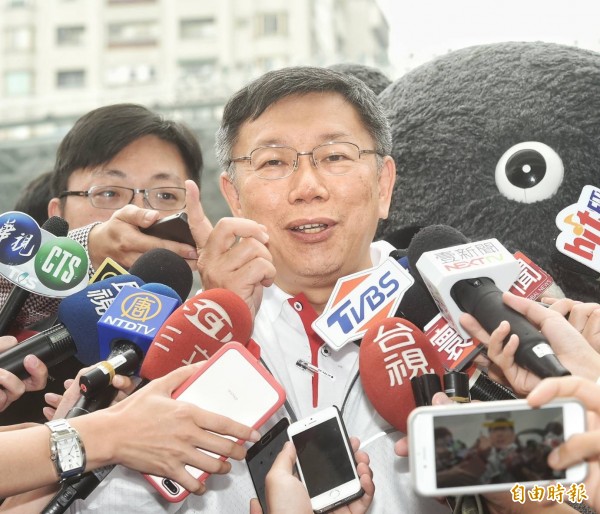 柯文哲受訪。(記者方賓照攝)
