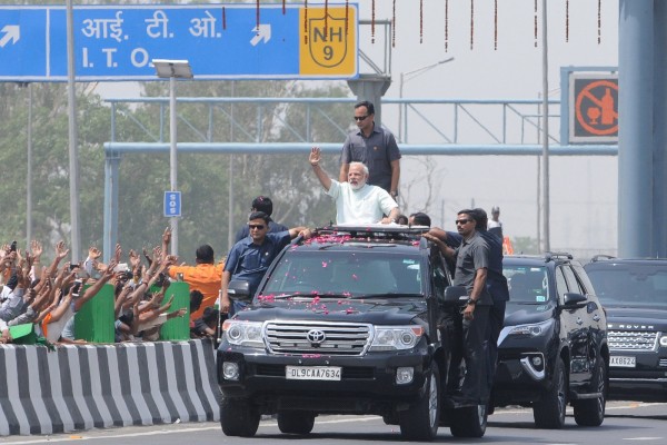 印度總理自莫迪(Narendra Modi)週日(27日)啟用首都週圍2條新的高速公路,他預計這會讓進入德里的車輛數量下降約30%,將助於減輕德里空汙。(歐新社)