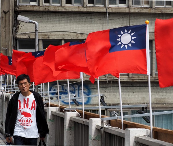 謝志偉認為,「一中各表」根本是幫中國來騙台灣人。(歐新社)
