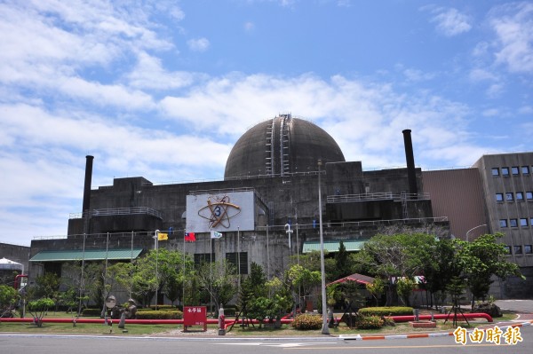 核三廠1號機因冷卻器跳脫造成機組停機,導致供電系統再度剩下2部機組撐場。(資料照,記者蔡宗憲攝)