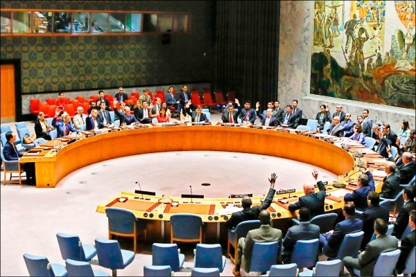 聯合國安全理事會5日一致通過對北韓採取新一輪制裁，盼迫使北韓停止飛彈及核武計畫。（法新社）