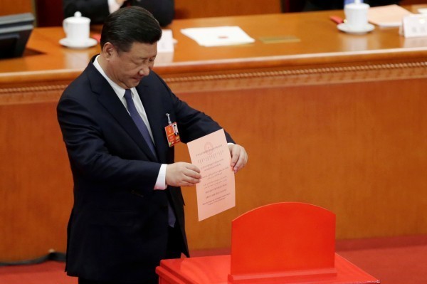 習近平投下表決票。(路透)