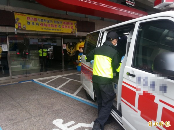 消防救護員與消防車。示意圖與新聞無關。(資料照)