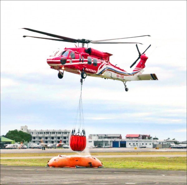 一架空勤UH-60M型、編號NA-706的黑鷹直升機5日深夜自蘭嶼起飛後不久光點消失,機上共搭載6名人員。(資料照,空勤提供)