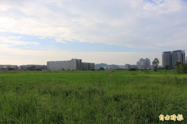 台積電預定於苗栗竹南興建先進封測廠。圖為廠區預定地。(資料照)